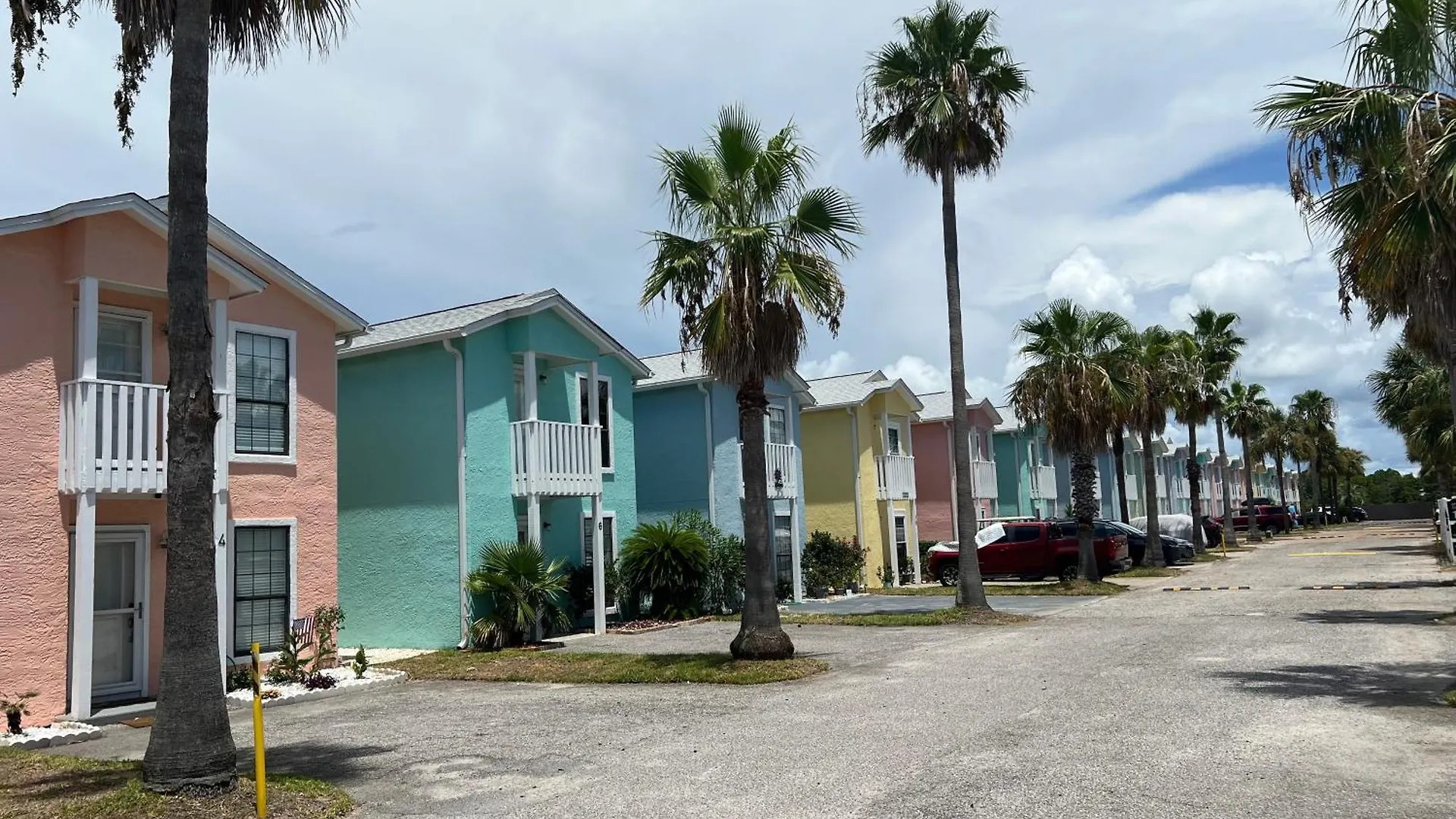 Cozy Two-Bedroom Cottage-5Min Walk To Beach! Panama City Beach